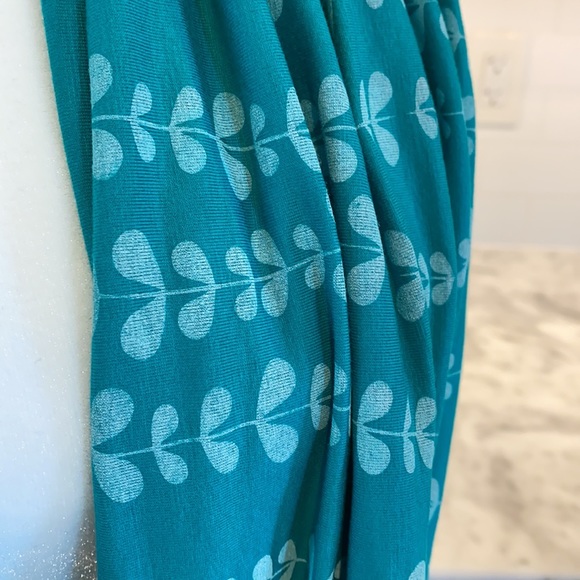 Infinity scarf/ white vines on teal - Picture 3 of 5